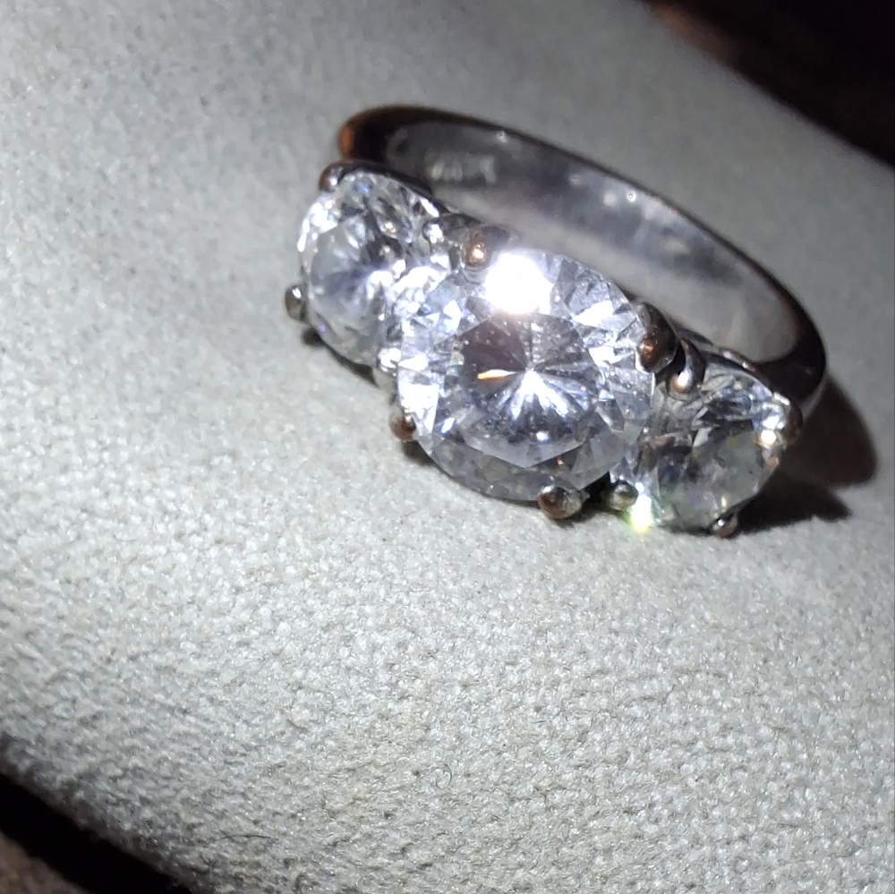 Three Stone Sparkle 18kge Cocktail Wedding Silvertone Ring Size US 7 ~